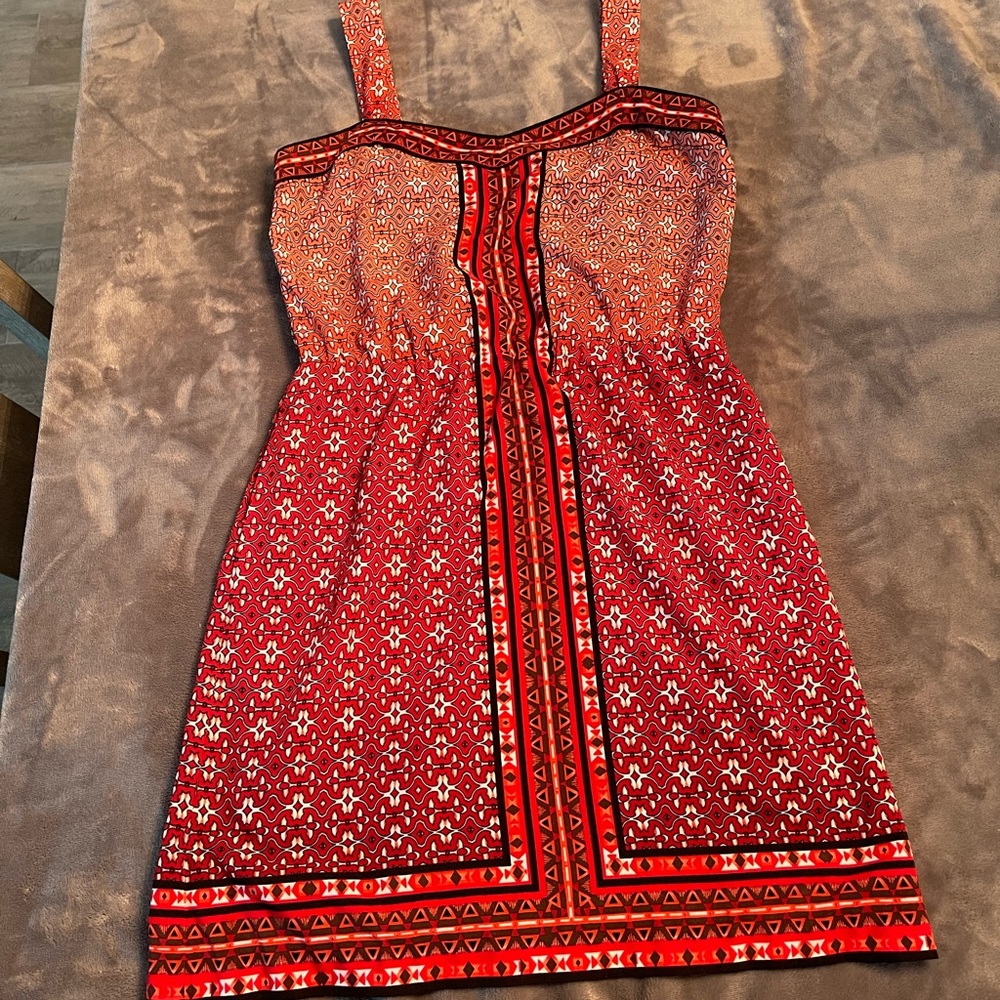 White House Black Market red Labryinthe print chemise dress w sweetheart neck